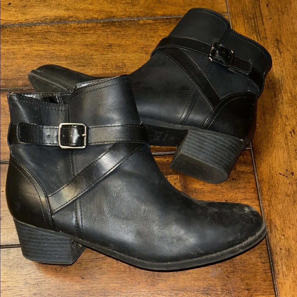 The Children's Place Black Buckle Boots - Picture 1 of 5